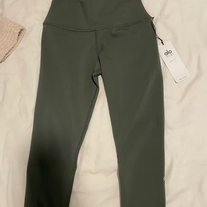 New with tags ALO Airbrush 7/8 leggings
